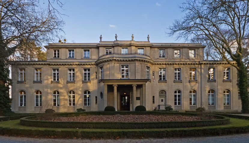 Mansión en Berlín-Wannsee, Alemania, también conocida como la Casa de la Conferencia de Wannsee. A. Savin / Wikimedia Commons, CC BY-SA