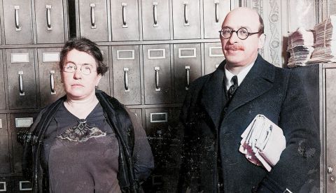 Foto de archivo de Emma Goldman (izquierda) izquierda y Alexander Berkman (derecha) en 1918. / Foto coloreada por el El Obrero.
