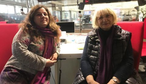 Nuestra protagonista Henar Corbí (d) junto a la periodista Pilar Requena (experta en escenarios internacionales en conflicto) en una imagen de archivo.