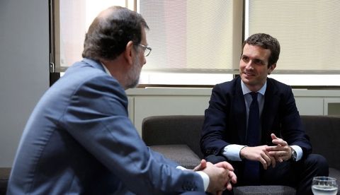 Mariano Rajoy (i) y Pablo Casado (d) en una imagen de archivo.