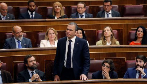 MADRID, 21/5/2019.-El diputado de VOX Javier Ortega Smith, jura su cargo en el Congreso de los Diputados donde hoy se celebra la sesión constitutiva de las nuevas Cortes Generales .EFE/Ballesteros