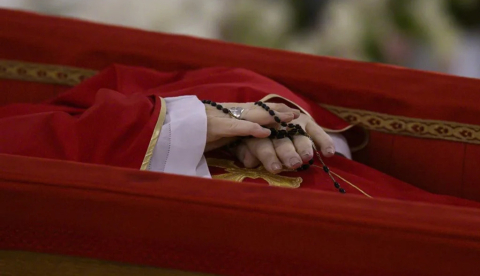Homenajes a Bergoglio: más ejemplo y menos postureo