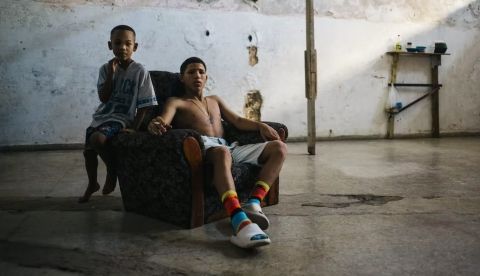 Niños en un edificio abandonado de Centro Habana, un barrio de La Habana, Cuba, en diciembre de 2022. James Clifford Kent, Author provided (no reuse)