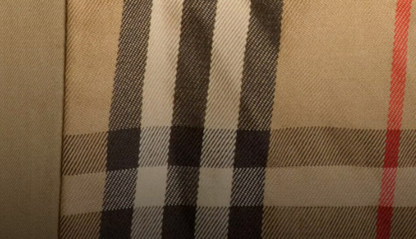El enigma de la gabardina Burberry: ¿por qué algunos productos pasan de moda mientras que otros se convierten en “atemporales”?