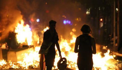 Una noche de protestas independentistas en Barcelona. Shutterstock