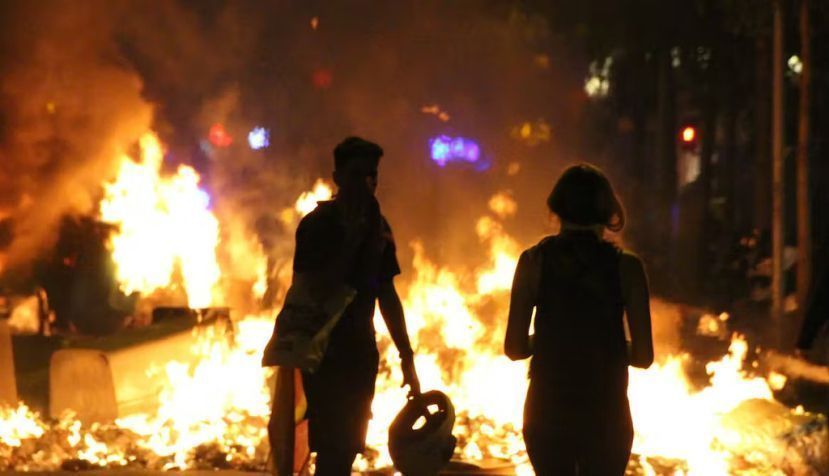 Una noche de protestas independentistas en Barcelona. Shutterstock