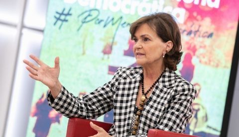 La vicepresidenta primera del Gobierno, ministra de la Presidencia, Relaciones con las Cortes y Memoria Democrática y secretaria del área de Igualdad, Carmen Calvo / © PSOE