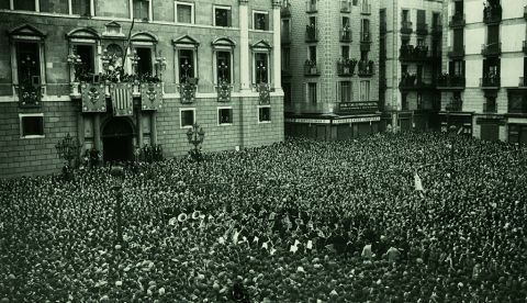 Proclamación de la Segunda República en la plaza de San Jaime de Barcelona. / Wikipedia