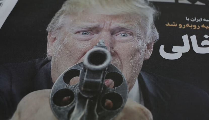 Ejemplares del diario iraní Hamshahri con una fotografía del presidente estadounidense Donald Trump y el titular: «El arma vacía de las sanciones». Abedin Taherkenareh/EPA