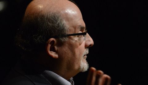 Rushdie en una foto de "Fronteiras do Pensamento" vía flickr.