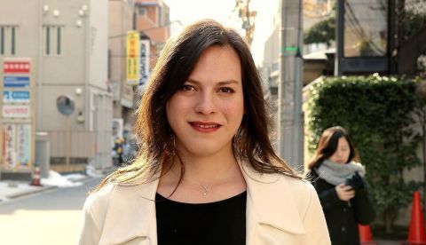 La actriz chilena Daniela Vega defendió hoy que el mundo del cine se ha abierto antes que la sociedad a tratar temas como la transexualidad, durante la presentación en Tokio de su última película, "Una mujer fantástica", candidata a los premios Goya y Óscar de este año. EFE