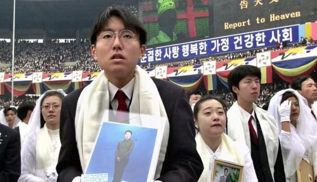 Mariage de masse officié par Sun Myung Moon en février 2000 à Séoul en Corée du Sud. 60 000 personnes se sont mariées en même temps ce jour-là. AFP