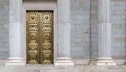 Los escaparates y las trastiendas de la política