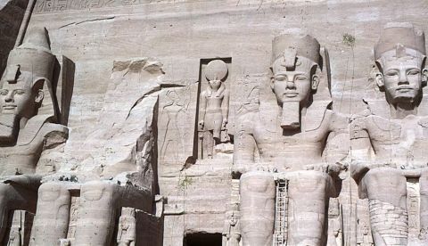 El Gran Templo de Abu Simbel habría quedado bajo las aguas tras la construcción de la presa de Asuán. Había que levantarlo piedra a piedra. @unesco, CC BY-SA
