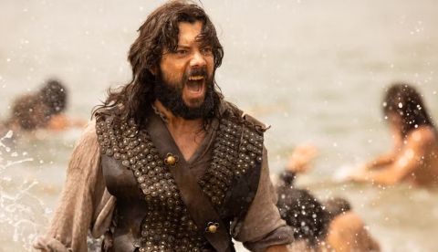 Álvaro Morte como Juan Sebastián Elcano en la serie ‘Sin límites’. RTVE