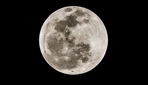 Fotografía de la luna llena realizada desde Caracas (Venezuela). EFE/Archivo