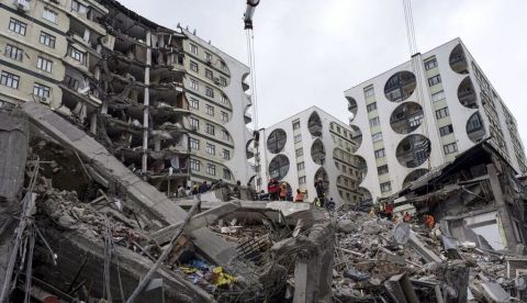 Destrucción en el centro de negocios Galeria en Diyarbakır, en Anatolia Suroriental, Turquía. Wikimedia Commons / Mahmut Bozarslan (Voice of America)