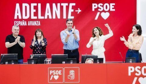 Los españoles votan avance y frenan la involución
