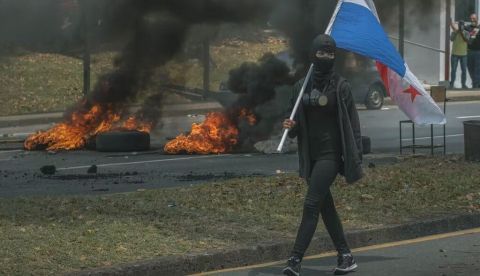 Manifestación de estudiantes contra la corrupción del Gobierno (Ciudad de Panamá, 2021). Shutterstock / samycartman