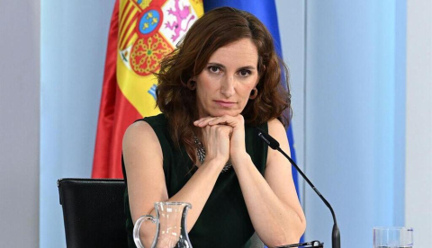 La ministra de Sanidad, Mónica García, durante la rueda de prensa tras el Consejo de Ministros. | Pool Moncloa/Borja Puig de la Bellacasa