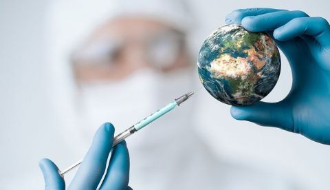 Campaña de vacunación de COVAX contra covid-19 en Sri Lanka en marzo de 2021. Shutterstock / Ruwan Walpola