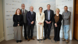 La ministra de Sanidad, Mónica García, con los representantes de las organizaciones que forman el Foro de la Profesión Médica. / © lamoncloa.gob.es. Ministerio de la Presidencia.