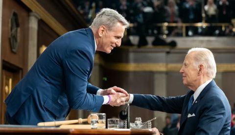Joe Biden y Kevin McCarthy han llegado este domingo a un acuerdo sobre el techo de deuda estadounidense. Adam Schultz / The White House / Flickr