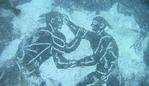 Baia, descenso a la ciudad romana engullida por el mar de Nápoles