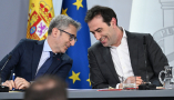 El ministro de Hacienda, Arcadi España, el ministro de Economía, Comercio y Empresa, Carlos Cuerpo, durante la rueda de prensa tras el Consejo de Ministros. | Pool Moncloa/Borja Puig de la Bellacasa. La Moncloa, Madrid - 28.4.2026