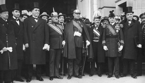 Los miembros del directorio civil de Primo de Rivera en diciembre de 1925. En primera fila, de izquierda a derecha, José Yanguas (Estado), José Calvo Sotelo (Hacienda), Severiano Martínez Anido (Gobernación), Miguel Primo de Rivera (presidente), Galo Ponte (Gracia y Justicia), Honorio Cornejo (Marina) y Eduardo Aunós (Trabajo).