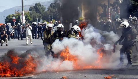 Disturbios durante una huelga general en Grecia, en el otoño de 2015. Shutterstock