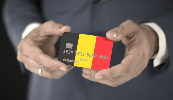 Les actifs potentiellement taxés : actions cotées et non cotées, obligations, produits dérivés, fonds d’investissement et fonds négociés en bourse (ETF), contrats d’assurance épargne, contrats d’assurance placement, cryptomonnaies, devises… et l’or. Max.ku/Shutterstock