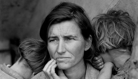 Madre migrante, la foto tomada en Nipomo, California, en 1936, es una de las más célebres de Lange.