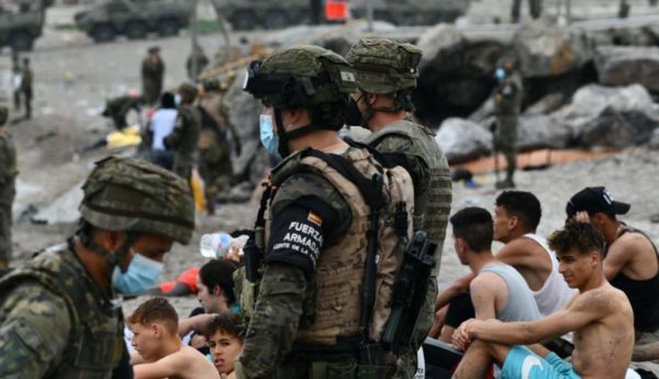 Por qué la idea de que la Armada contenga la llegada de inmigrantes no es viable