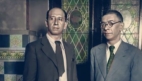 11/07/1933, Julián Zugazagoitia (1899-1940) en la Casa del Pueblo (Madrid) junto a Andrés Corpus Berga (izq.) Exiliado en Francia el escritor y político socialista fue detenido por la Gestapo y entregado a Franco que le fusilaría el 9/11/1940 en la tapias del C. del Este. SY/ARCM - https://twitter.com/latinapaterson/status/1286213532854505472/photo/1