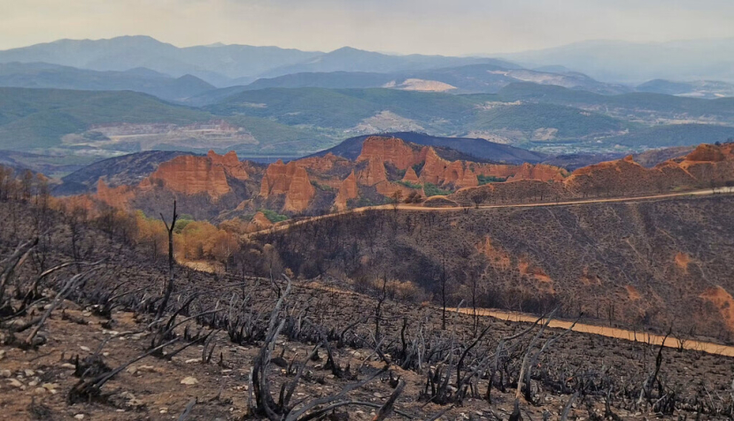 Paisaje afectado por el incendio forestal de Yeres (León) de 2025, que afectó al paraje de las Médulas, patrimonio de la UNESCO. Antonio Girona García, Author provided (no reuse)