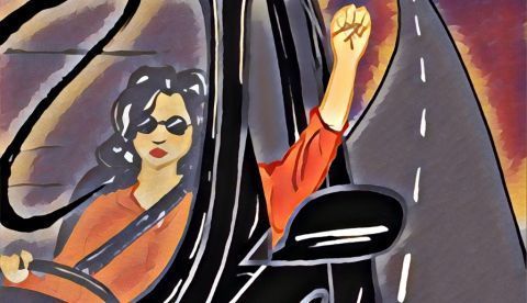 Mecánica del coche con fondo feminista