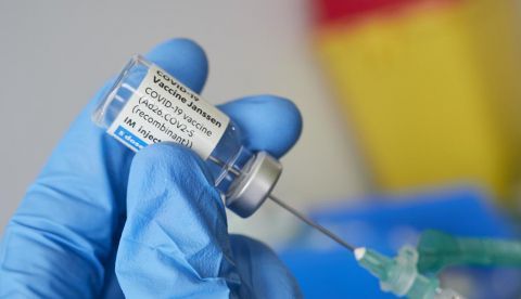 Rechazados en la UE lotes de vacunas de Janssen por posible contaminación