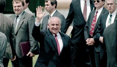 Mijaíl Gorbachov fotografiado en un viaje a Washington en 1990. Shutterstock / mark reinstein