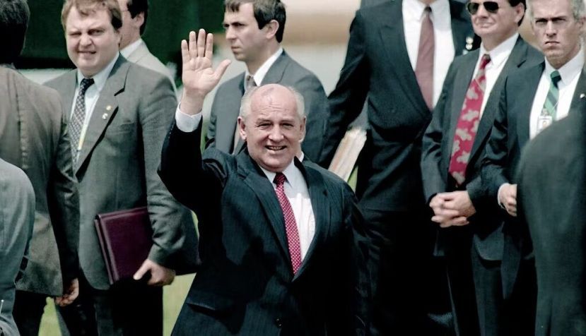 Mijaíl Gorbachov fotografiado en un viaje a Washington en 1990. Shutterstock / mark reinstein