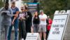 Des électeurs font la queue devant un bureau de vote le 5 novembre 2022 à Charlotte, en Caroline du Nord. Sean Rayford/Getty Images/AFP