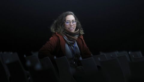 La activista brasileña Paloma Costa durante una entrevista con la Agencia Efe en la sociedad civil no esté apenas presente en esta cumbre durante la tercera jornada de 25 Conferencia de las Partes del Convenio Marco de Naciones Unidas sobre Cambio Climático (COP) bajo el lema "Tiempo de actuar" la Cumbre del Clima. EFE/Juan Carlos Hidalgo