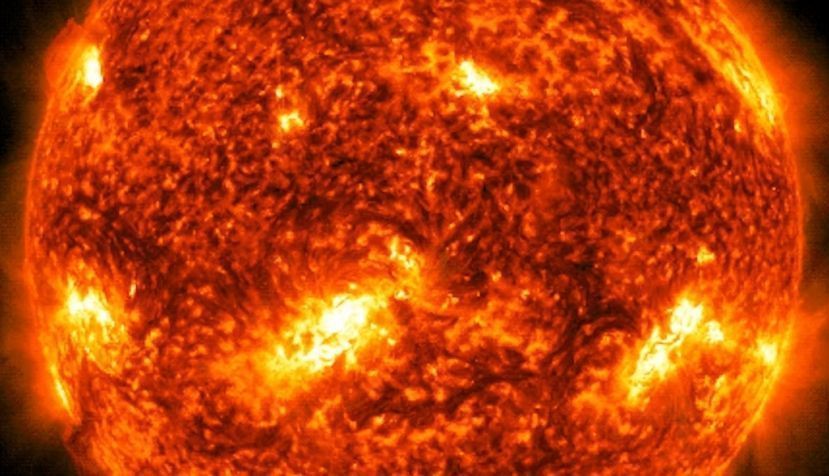 El Observatorio de Dinámica Solar de la NASA captó esta imagen de una erupción solar el 10 de enero de 2023. NASA / SDO