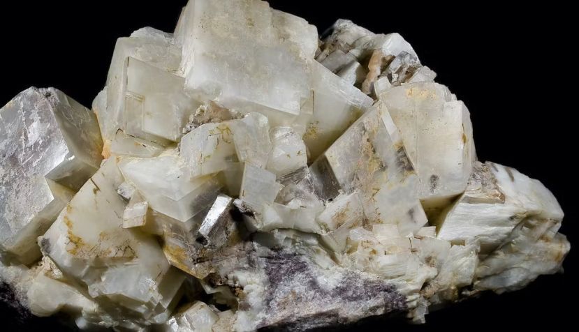 Piedra con cristales de dolomita procedente de la cantera Azcárate, en Navarra (España). Didier Descouens / Wikimedia, CC BY-SA