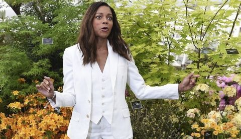 La actriz británica Naomi Harris posa durante su visita a la Exposición De Flores De Chelsea, en Londres, Reino Unido. EFE/Andy Rain/Archivo  JPG 1 300 x 298 px.; 32 bpp; 30,95 kB JPG 2 600 x 597 px.; 32 bpp; 111,31 kB JPG 3 (WEB) 899 x 895 px.; 24 bpp; 229,13 kB JPG 4 (ORIGINAL) 2857 x 2844 px.; 24 bpp; 1,91 MB Tamaño personalizado. Elija ancho o alto (Ancho máximo:2857 px. / Alto máximo:2844 px. ) Ancho Alto  Recordar Contenidos de la noticia:     Naomi Harris y XR lanzan un cortometraje contra la pérdida de bioversidad  Naomi Harris y XR lanzan un cortometraje contra la pérdida de bioversidad   Metadatos Multimedia  Fecha: 13/08/2020 10:26 (UTC) Temática: Medio ambiente Referencia: 55004292535 Contenido incluido en los siguientes productos:  Contenidos digitales general multimedia América Contenidos digitales general multimedia con vídeo 