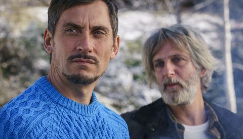 Paco León y Ernesto Alterio ruedan la comedia “Maridos” en el Pirineo