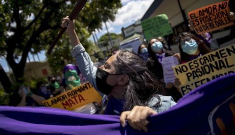 Las mujeres en América se levantan para reclamar sus derechos pese a la covid