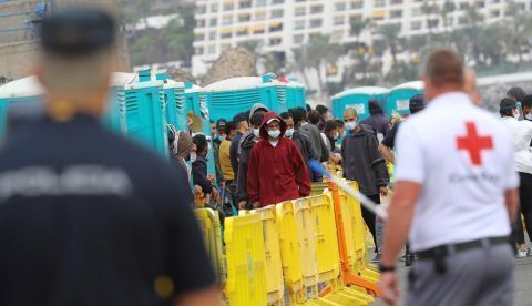 Visita al “campamento de la vergüenza” de Arguineguín
