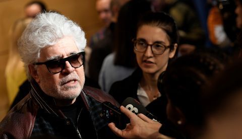 El cineasta Pedro Almodóvar, este lunes en la Academia de Cine de Madrid, donde ha conocido su nominación a mejor director por el largometraje "Dolor y gloria" de cara a la 34 edición de los Premios Goya, cuya gala se celebrará el próximo 25 de enero en Málaga. "Mientras dure la guerra" de Alejandro Amenábar lidera las nominaciones, con un total de 17, le siguen "Dolor y gloria" de Almodóvar, con 16 nominaciones, y "La trinchera infinita" de Jose Mari Goenaga, Jon Garaño y Aitor Arregi, con 15. EFE/Víctor Lerena