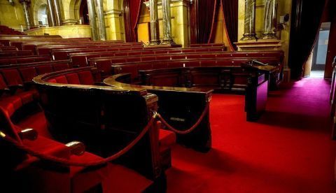El parlament en el centro de la crisis